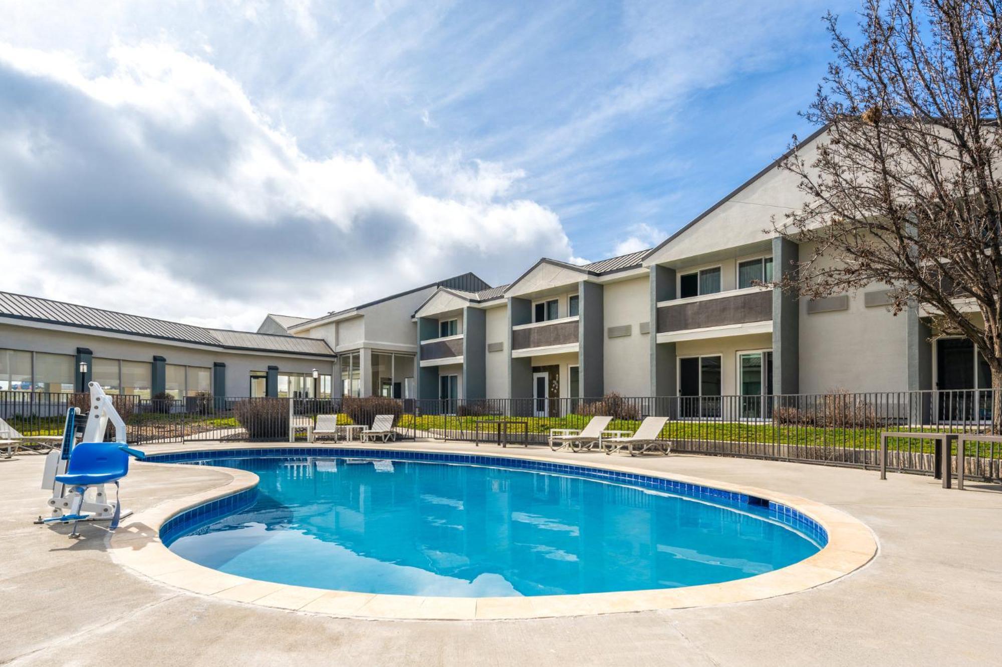 Holiday Inn Ontario By Ihg Exterior foto